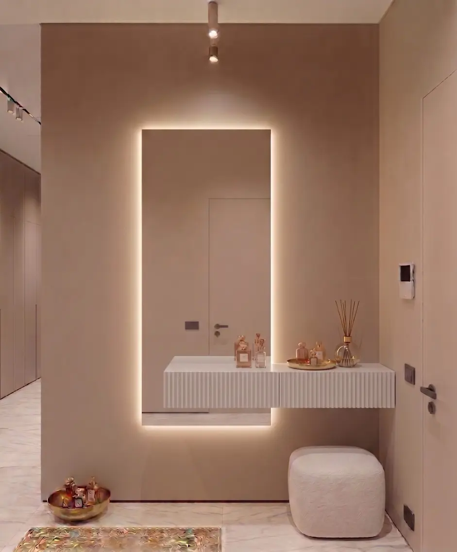 מראת סהר עם שידה עם פסים