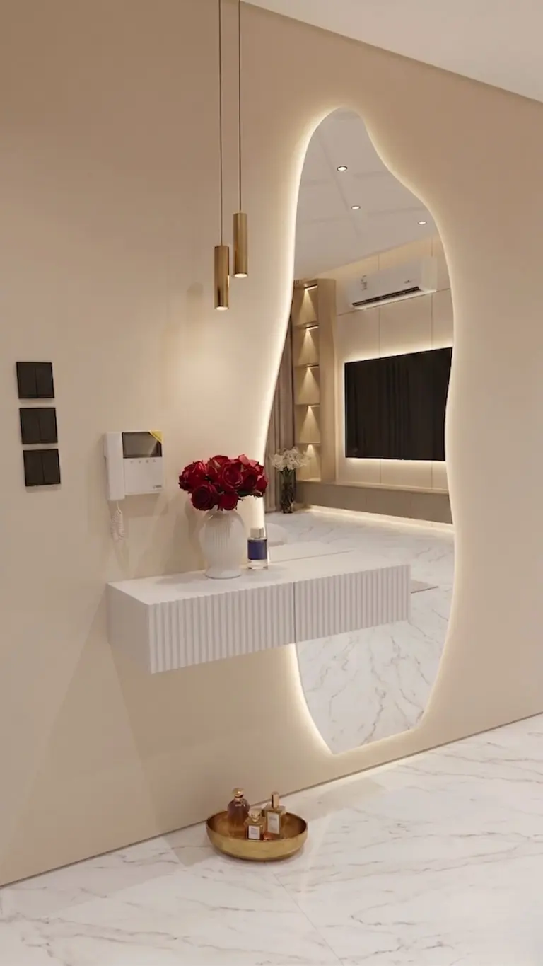 מראת סיוון עם שידה עם פסים